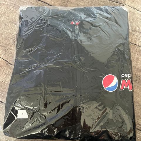 Helt ny hettejakke (Pepsi Max)