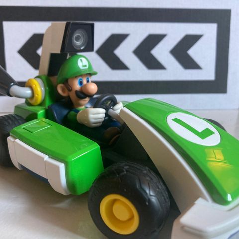 1 Mario Kart Live: Home Circuit - Luigi Set (Switch)