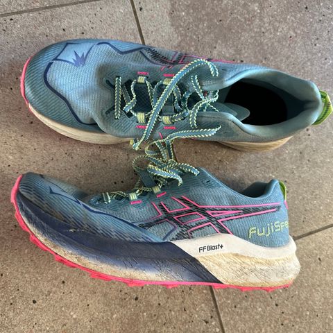 ASICS Fuji Speed 2 (damemodell) str 42