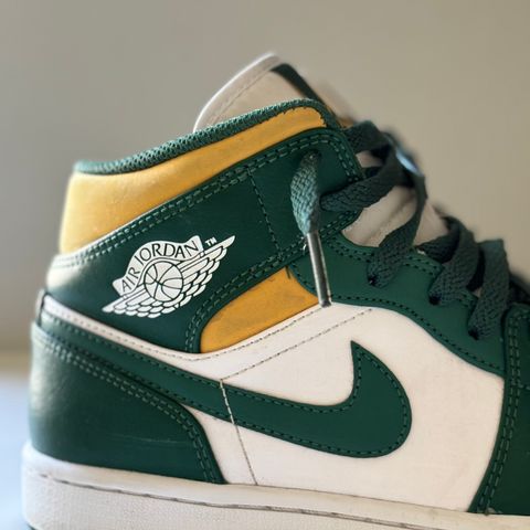 Nike Jordan 1 Mid