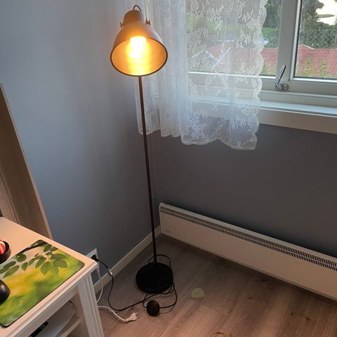 Gulvlampe fra Søstrene Grene