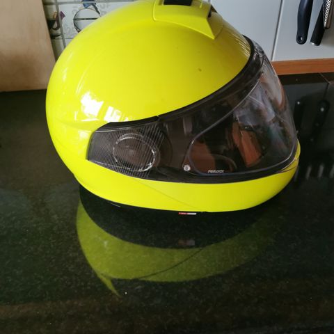 MC hjelm. Schuberth C4 m/kommunikasjon Sena SC1s. Størrelse M/57.