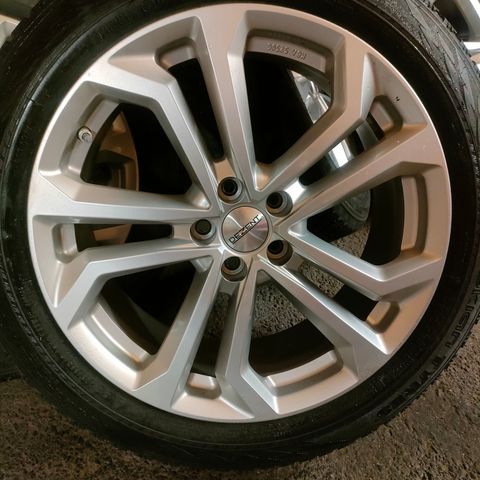 Dezent 19"med Nokian vinterdekk 5x108