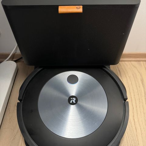 IRobot Roomba j7+ - ta vare på parketten!