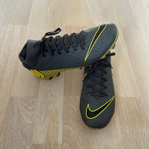 Nike fotballsko str. 37,5