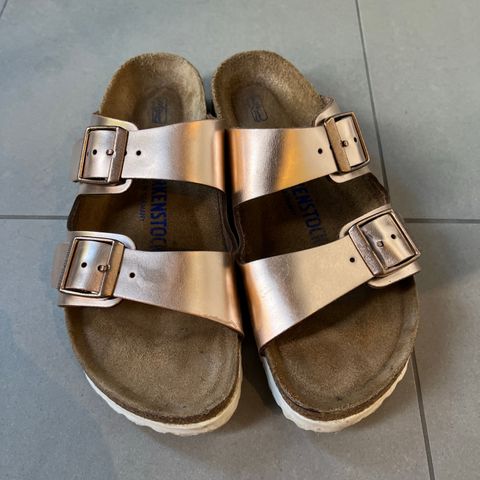 Birkenstock sandaler i rosegull selges!