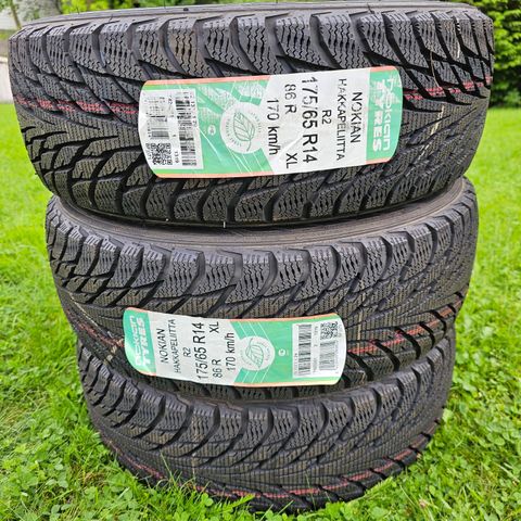 3stk PIGGFRIE VINTERDEKK NOKIAN HAKKAPELIITTA R2 175/65 R14