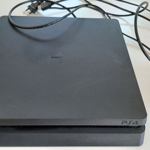 Lite brukt playstation 4 + 5 spill til salgs.