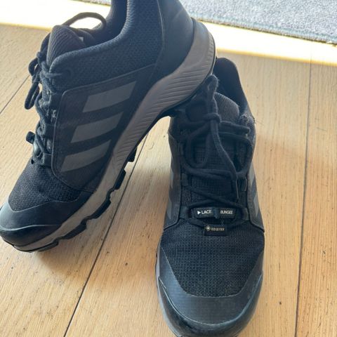 Adidas Gore-tex joggesko