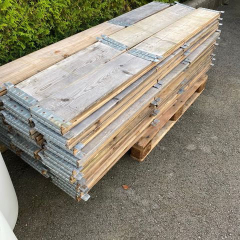 Pallekarmer selges kr.100 pr.stk