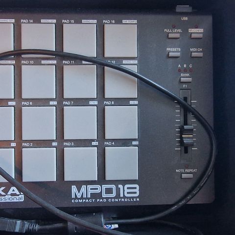 Akai MPD18