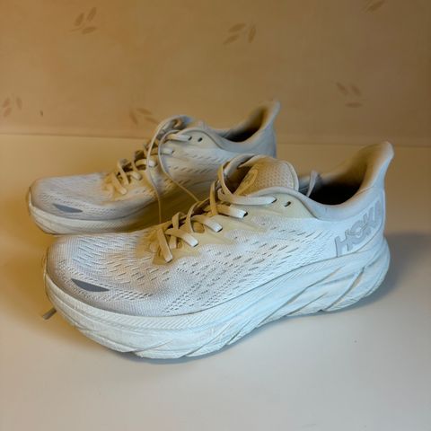 Hoka Clifton 8