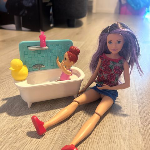 Barbie Skipper barnevakt