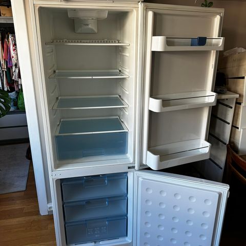 Kjøleskap / Fridge