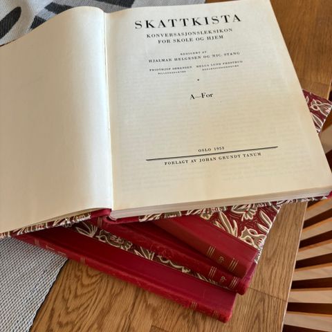 Skattekista - 4 bind, konversasjonsleksikon for skole og hjem, fra 1953