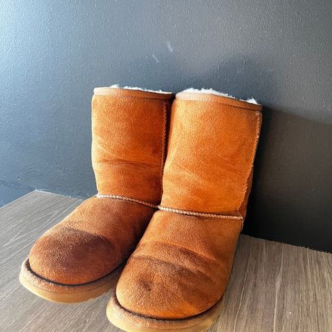 UGG Classic str 37