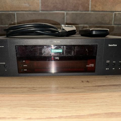 Siemens vhs spiller med fjernkontroll og kabel