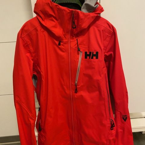 Flott helly hansen skalljakke selges.