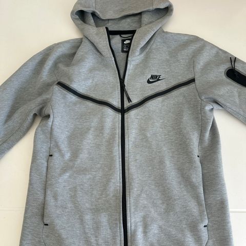 Nike tech fleece genser