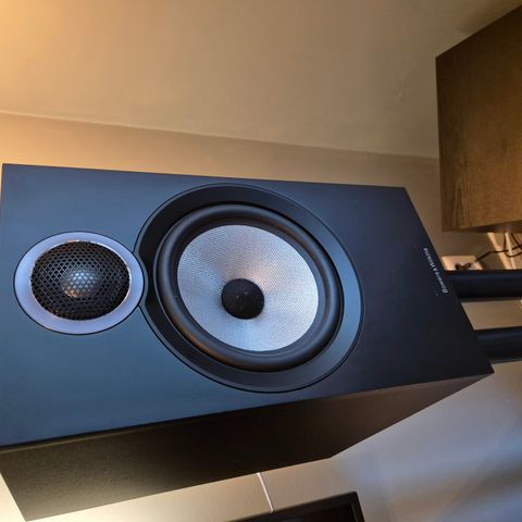 Bowers & Wilkins 606 S3 med sub