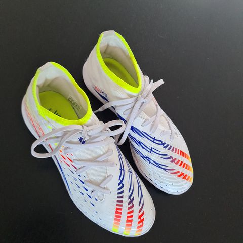 Adidas Predator fotballsko / kunstgressko str. 38