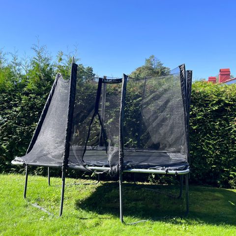 Gis bort mot henting: Trampoline