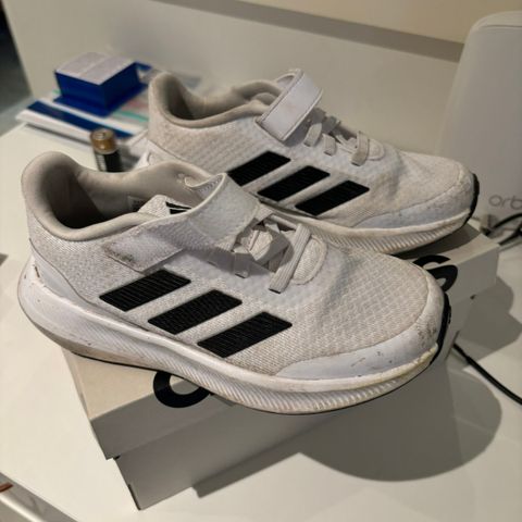 Adidas joggesko