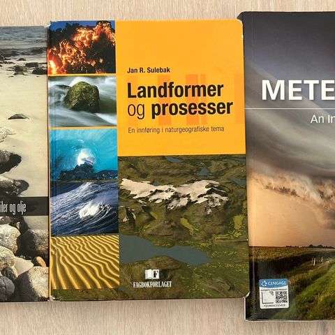 Selger bøker til årsstudium i geografi (GEO113/GEO131/GEO125)