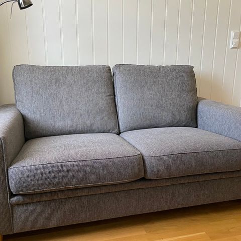 To seter sofa