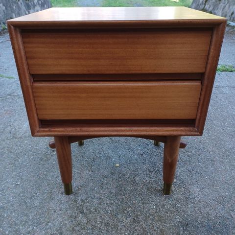 Vintage kommode i heltre teak.