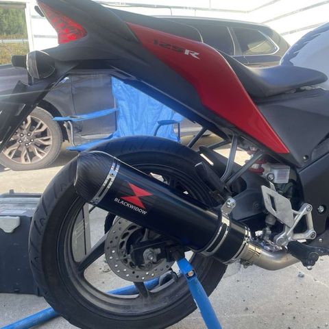 Black Widow hel anlegg Honda cbr125r