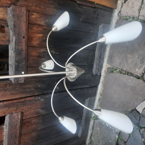 Stilig, men reparert lampe