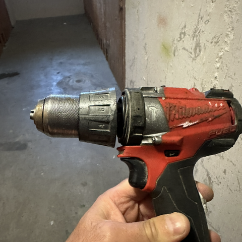 Drill Milwaukee selger billige for 500