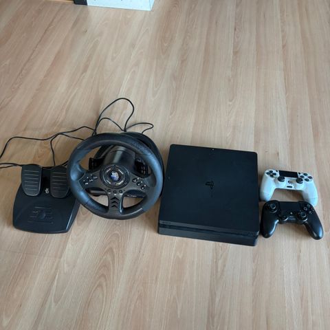 Playstation4  med ratt og pedal