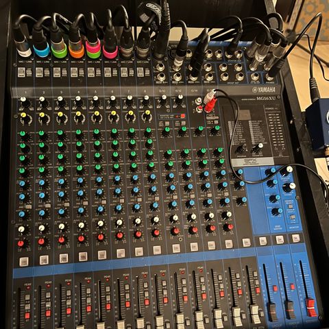 Yamaha MG16XU analog usb mixer og kabler