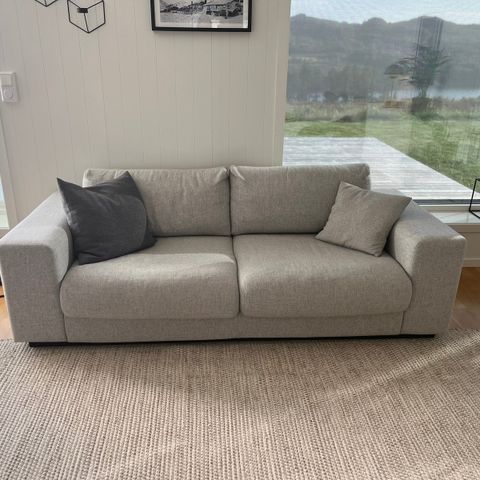 Sepia 2,5-seter sofa, stoff Qual light grey melange (ull)