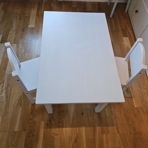 Ikea Sundvik bord og stoler