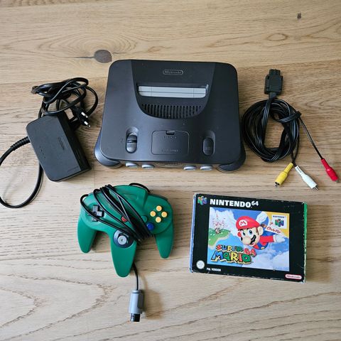 Nintendo 64 med spill og kontroller