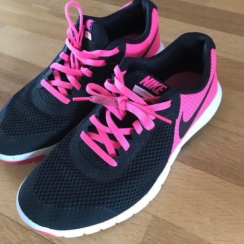 Nike studiosko str38,5