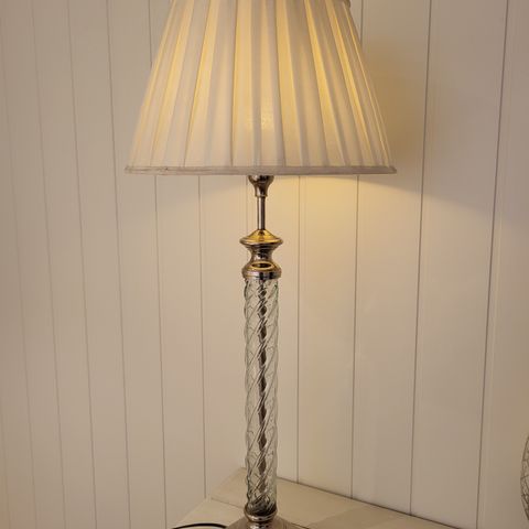 Nydelig bordlampe