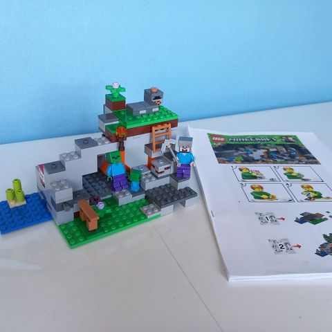 Lego Minecraft Zombiehulen 21141