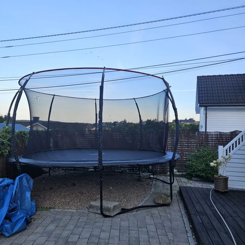 Trampoline selges billig