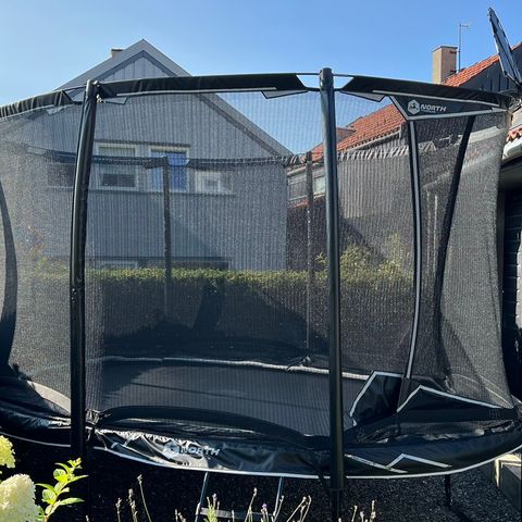 North Trampoline - EXPLORER OVAL 420 SVART