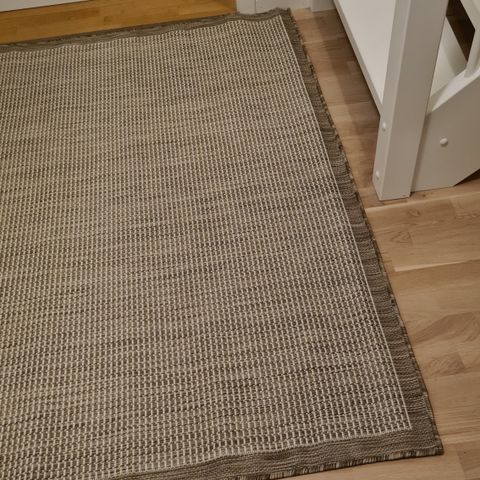 Nytt sisal ,inne/ute teppe. Farge beige.