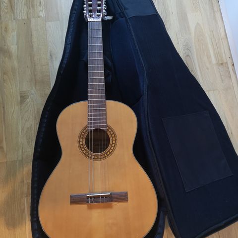 Cataluna sgn nylon gitar med bag