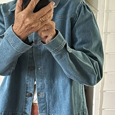 Denim: jakke, skjørt, capribukse