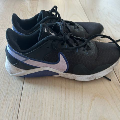 Nike sko str 38,5 (mer som en 37,5-38)