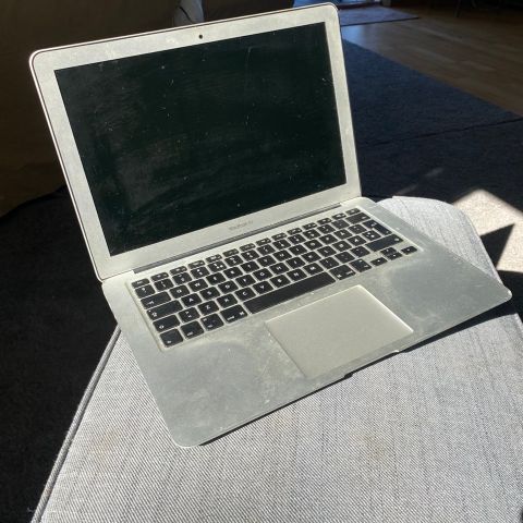 Brukt MacBook air selges