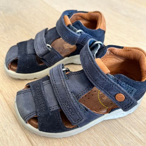 Lite brukte Ecco sandaler i str. 22