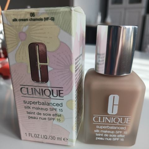 Clinique superbalanced foundation